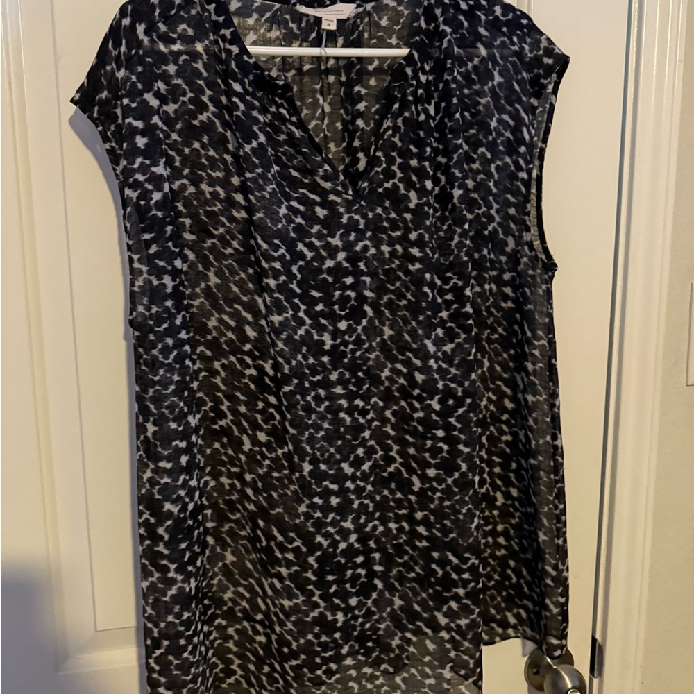 Women's Black and White Top